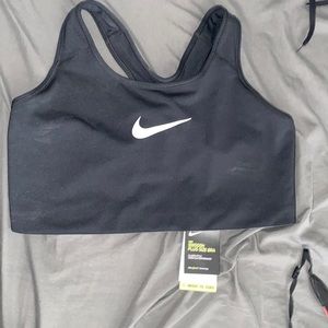 BLACK NIKE SPORTS BRA 1X FITS LIKE L\XL never worn